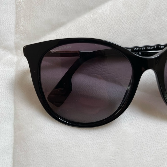 BURBERRY WOMANS SUNGLASSES - Picture 4 of 12